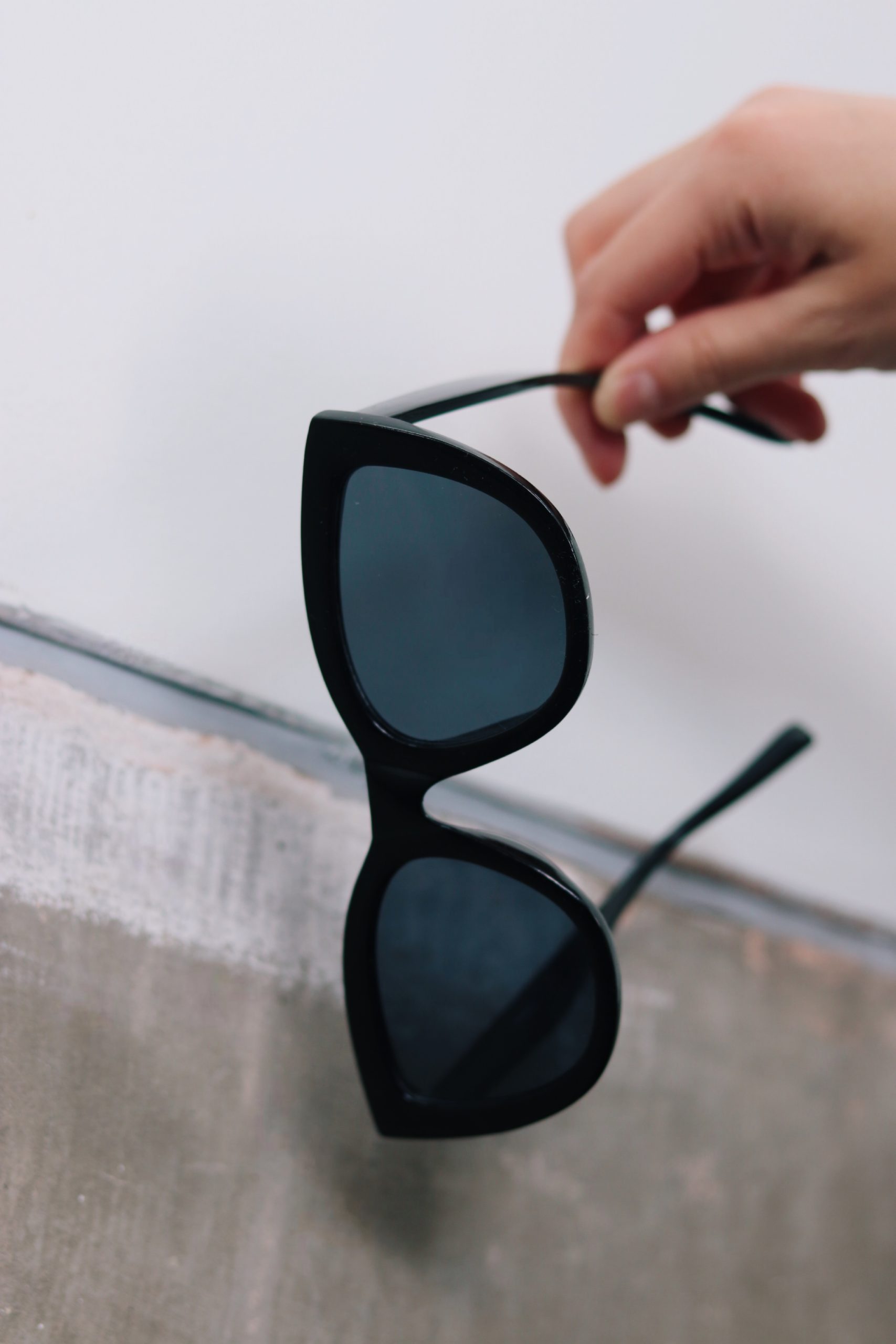 Slender Retro Appeal Bold Cat Eye Sunglasses